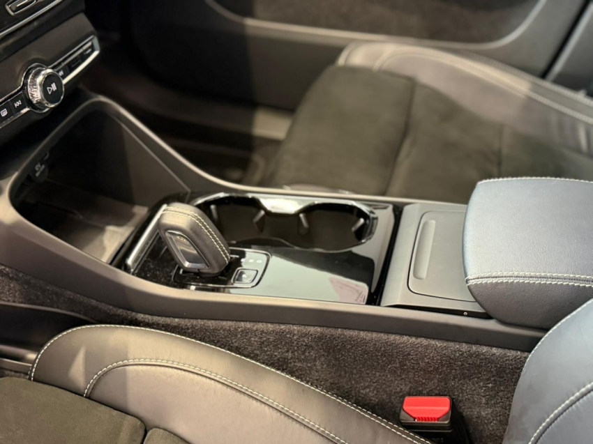 Volvo-XC40-P8 RECHARGE ELECTRIC BEV PURE AWD