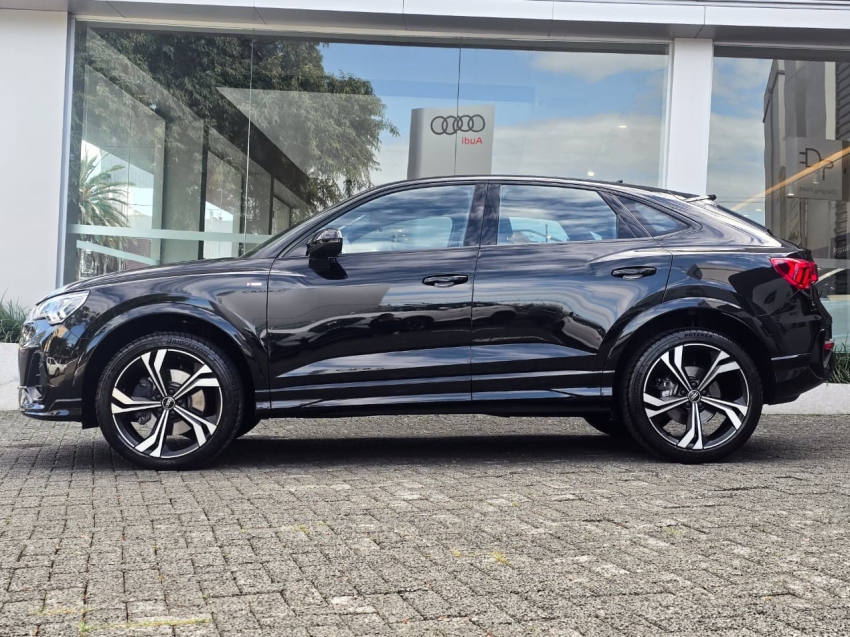 Audi-Q3-2.0 40 TFSI GASOLINA SPORTBACK PERFORMANCE BLACK PLUS QUATTRO TIPTRONIC