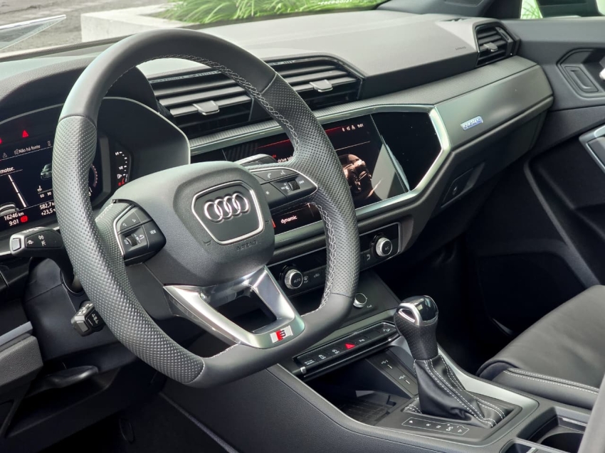 Audi-Q3-2.0 40 TFSI GASOLINA SPORTBACK PERFORMANCE BLACK PLUS QUATTRO TIPTRONIC