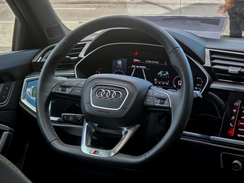 Audi-Q3-2.0 40 TFSI GASOLINA SPORTBACK PERFORMANCE BLACK PLUS QUATTRO TIPTRONIC