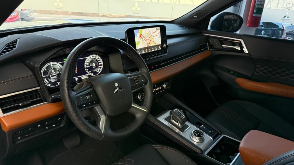 Mitsubishi-OUTLANDER-2.4 PHEV SIGNATURE S-AWC DHT