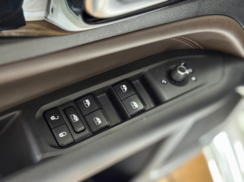 Jeep-COMMANDER-1.3 T270 TURBO FLEX OVERLAND AT6