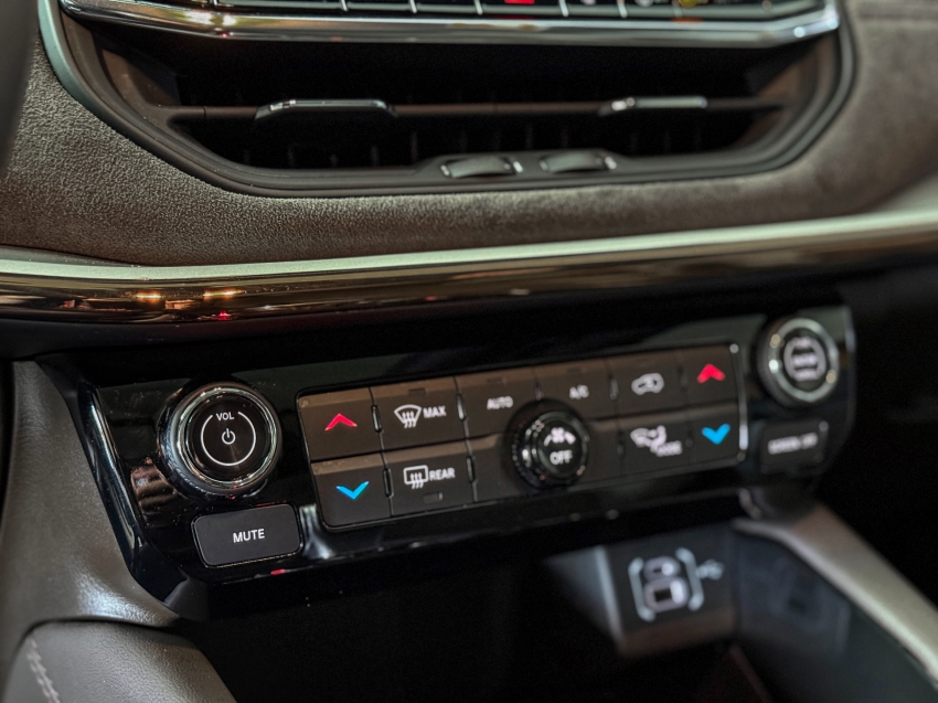 Jeep-COMMANDER-1.3 T270 TURBO FLEX OVERLAND AT6