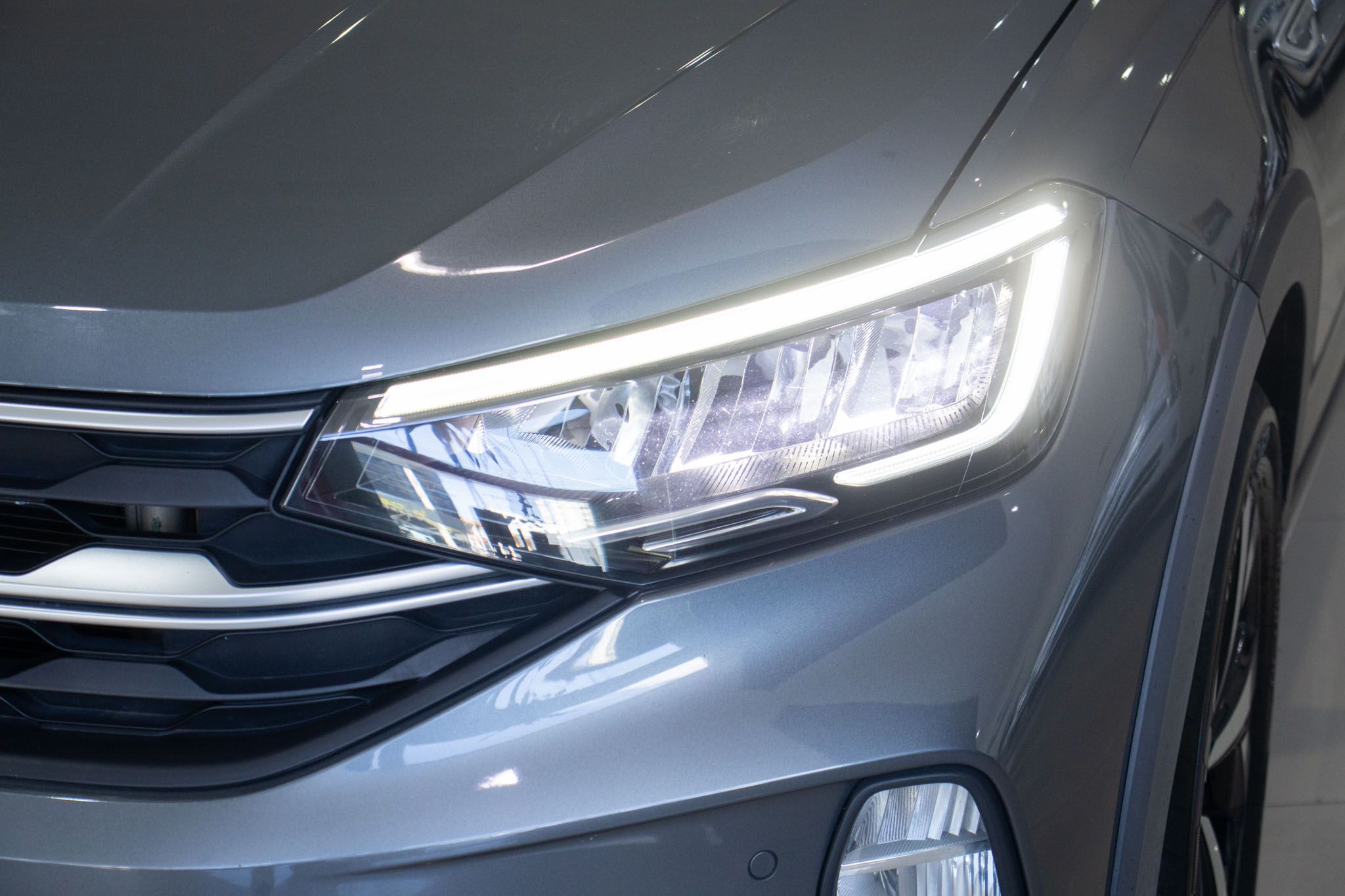 VW - Volkswagen-Nivus-Nivus Highline 1.0 200 TSI Flex Aut.