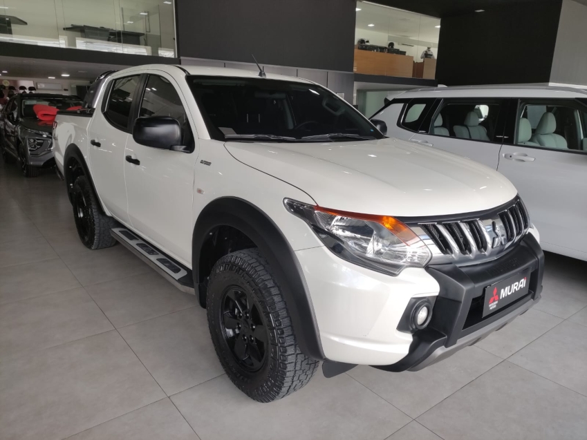 Mitsubishi-L200 TRITON-2.4 16V TURBO DIESEL SPORT OUTDOOR GLS CD 4P 4X4 AUTOMÁTICO
