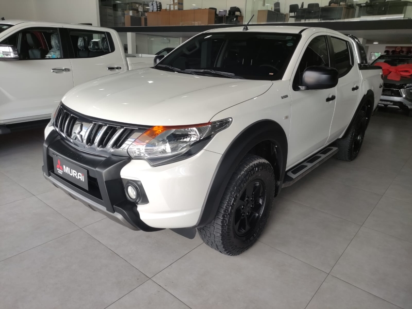 Mitsubishi-L200 TRITON-2.4 16V TURBO DIESEL SPORT OUTDOOR GLS CD 4P 4X4 AUTOMÁTICO