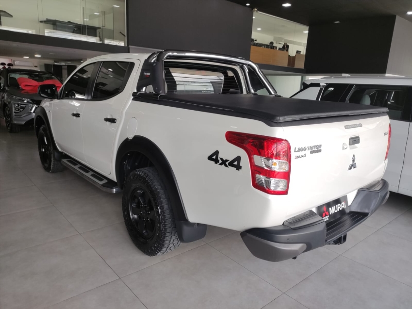 Mitsubishi-L200 TRITON-2.4 16V TURBO DIESEL SPORT OUTDOOR GLS CD 4P 4X4 AUTOMÁTICO