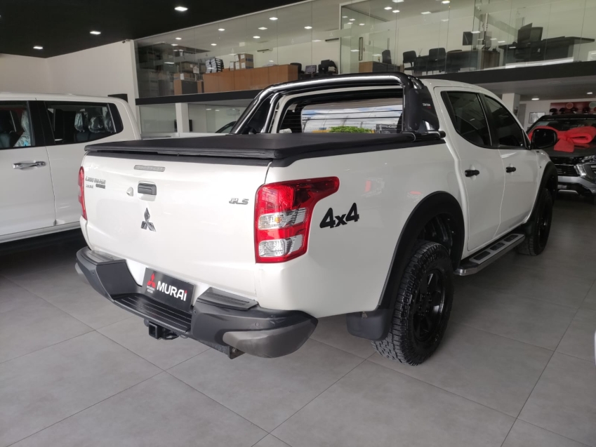 Mitsubishi-L200 TRITON-2.4 16V TURBO DIESEL SPORT OUTDOOR GLS CD 4P 4X4 AUTOMÁTICO