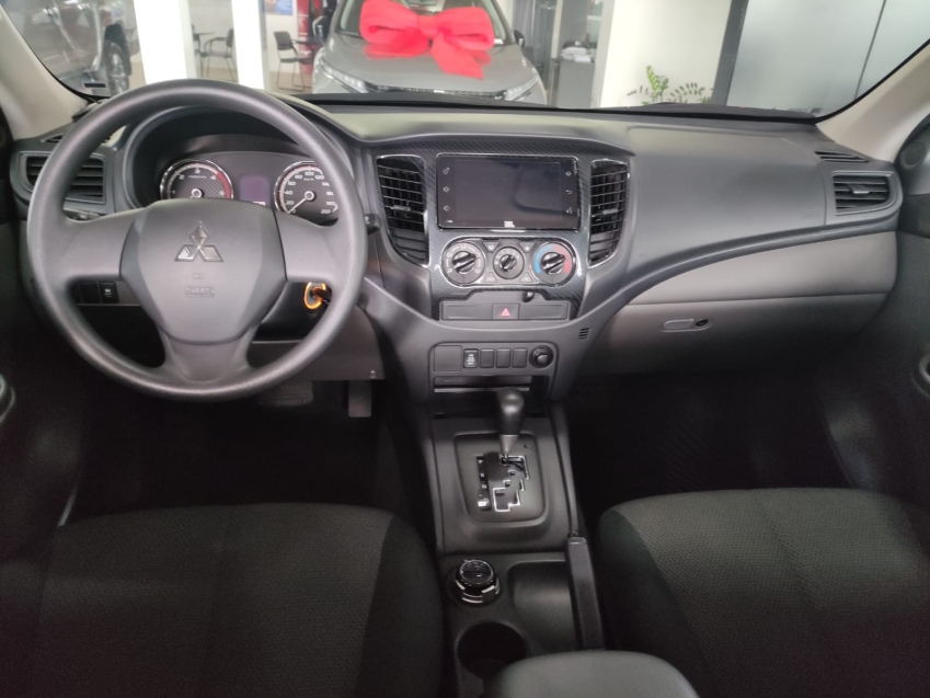 Mitsubishi-L200 TRITON-2.4 16V TURBO DIESEL SPORT OUTDOOR GLS CD 4P 4X4 AUTOMÁTICO