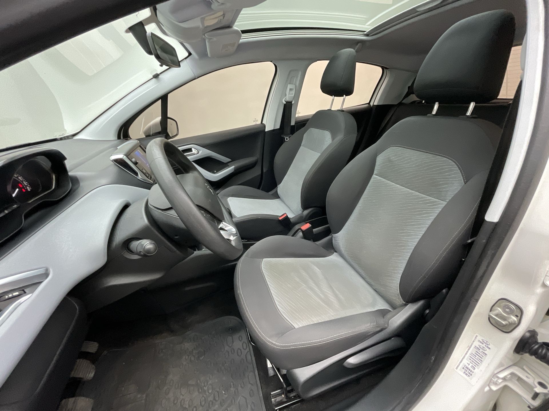 208 Allure 1.5 Flex 8V 5p