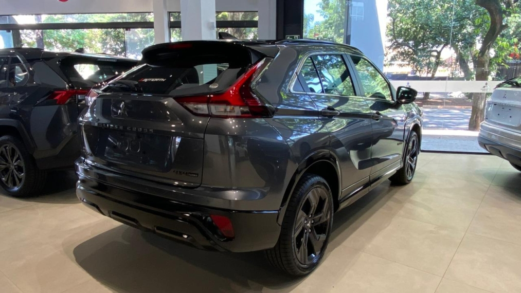 Mitsubishi-ECLIPSE CROSS-1.5 MIVEC TURBO GASOLINA HPE-S BLACK S-AWC CVT