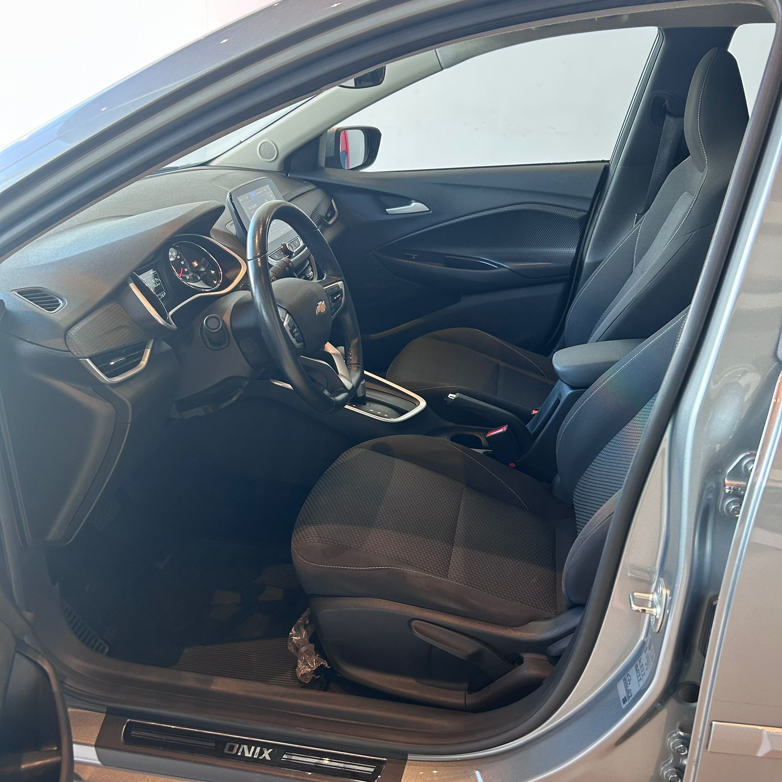 GM - Chevrolet-ONIX-ONIX HATCH LTZ 1.0 12V TB Flex 5p Aut.