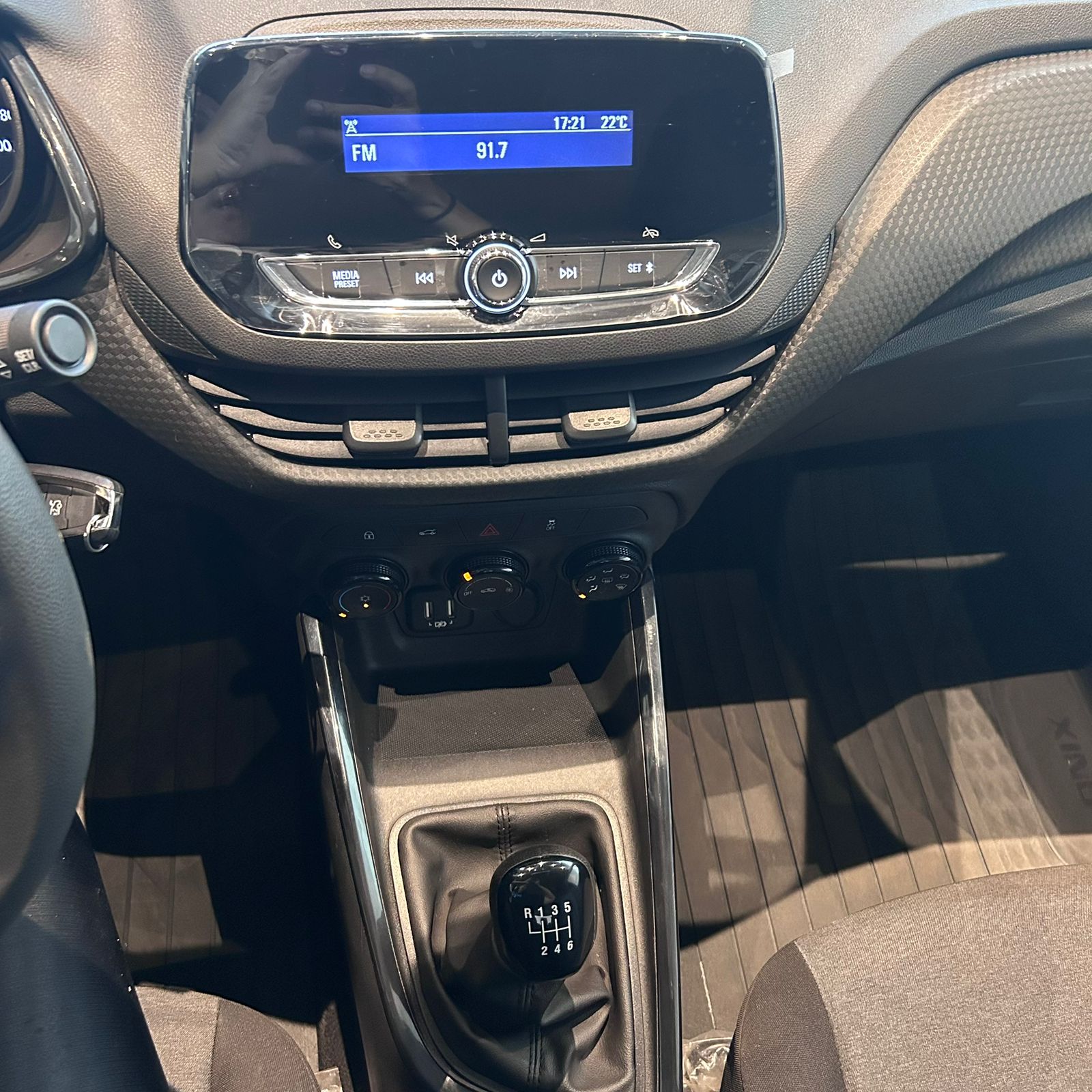 GM - Chevrolet-ONIX-ONIX 1.0 LT FLEX MANUAL