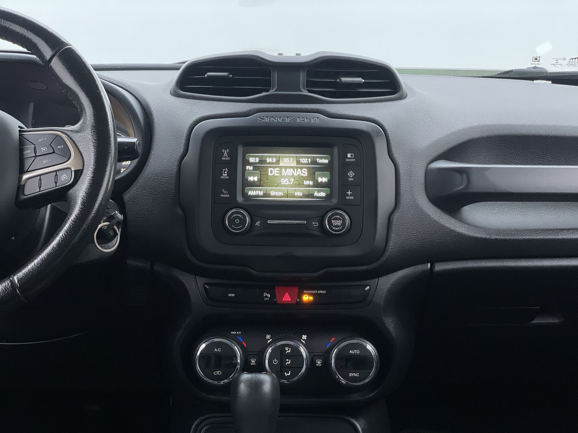 Renegade Longitude 1.8 4x2 Flex 16V Aut.