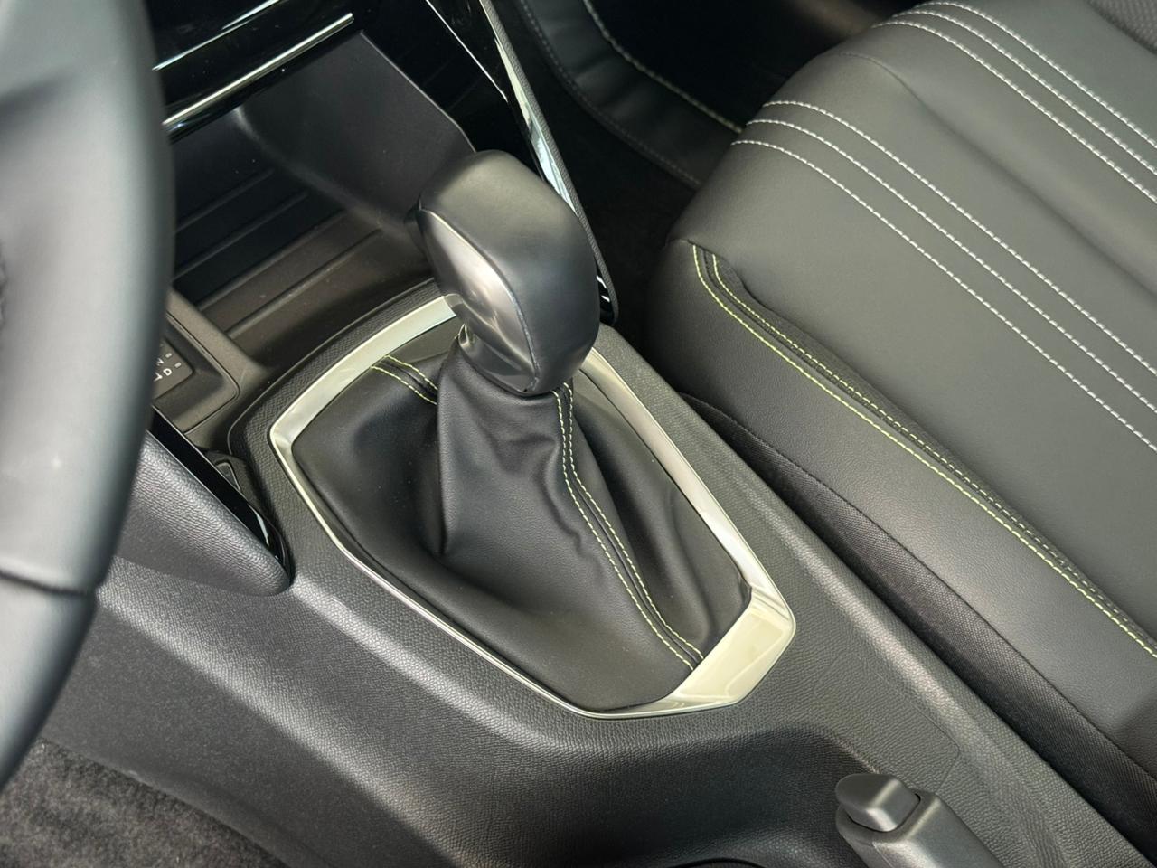 Peugeot-208-208 GT 1.0 Turbo Hibrido Aut.