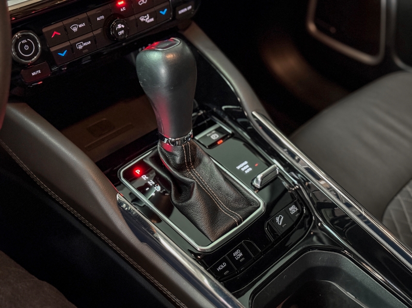 Jeep-COMMANDER-2.0 TD380 TURBO DIESEL OVERLAND AT9