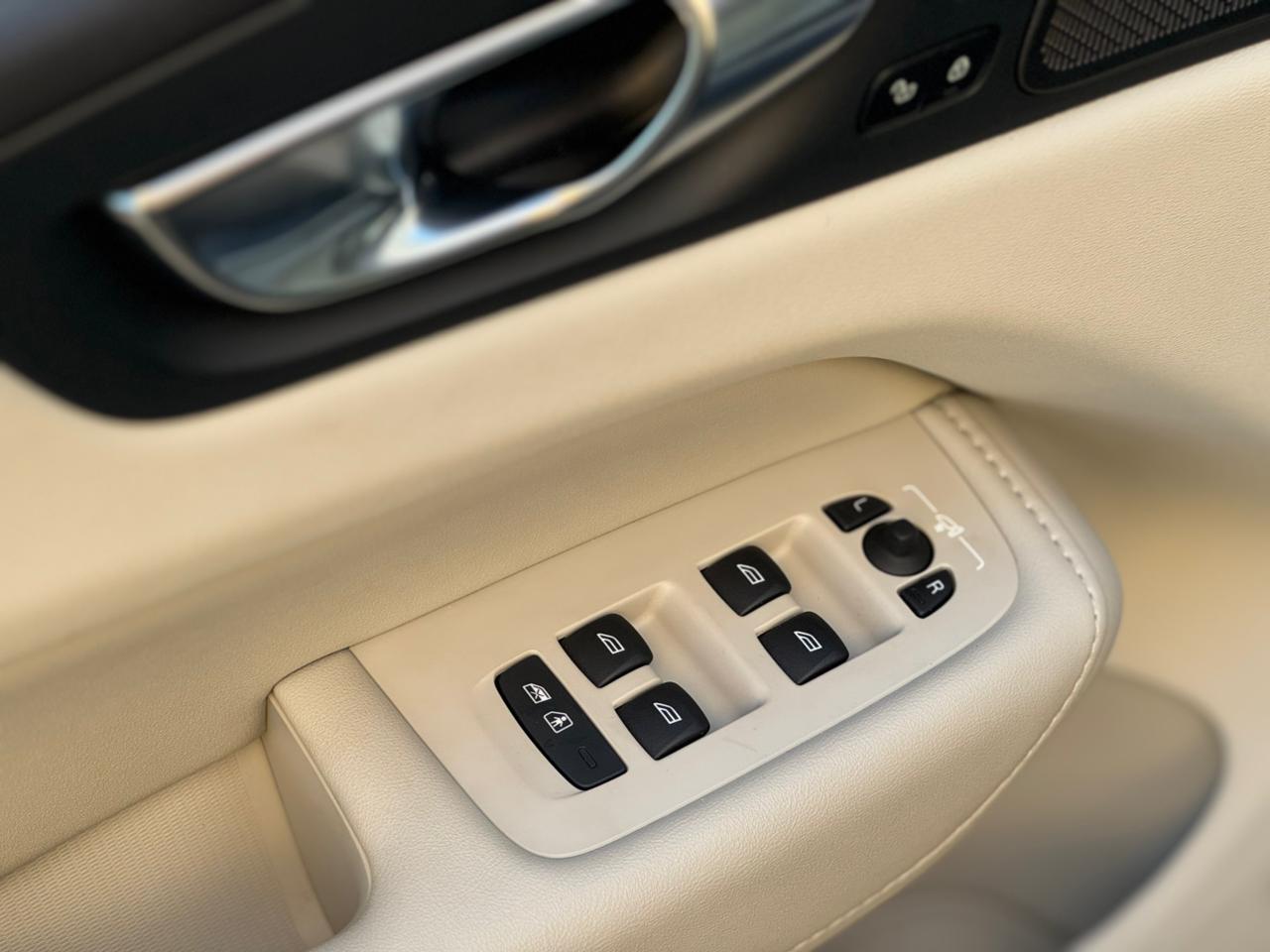 Volvo-XC 60-XC 60 T-8 Ultra 2.0 AWD (Híbrido)