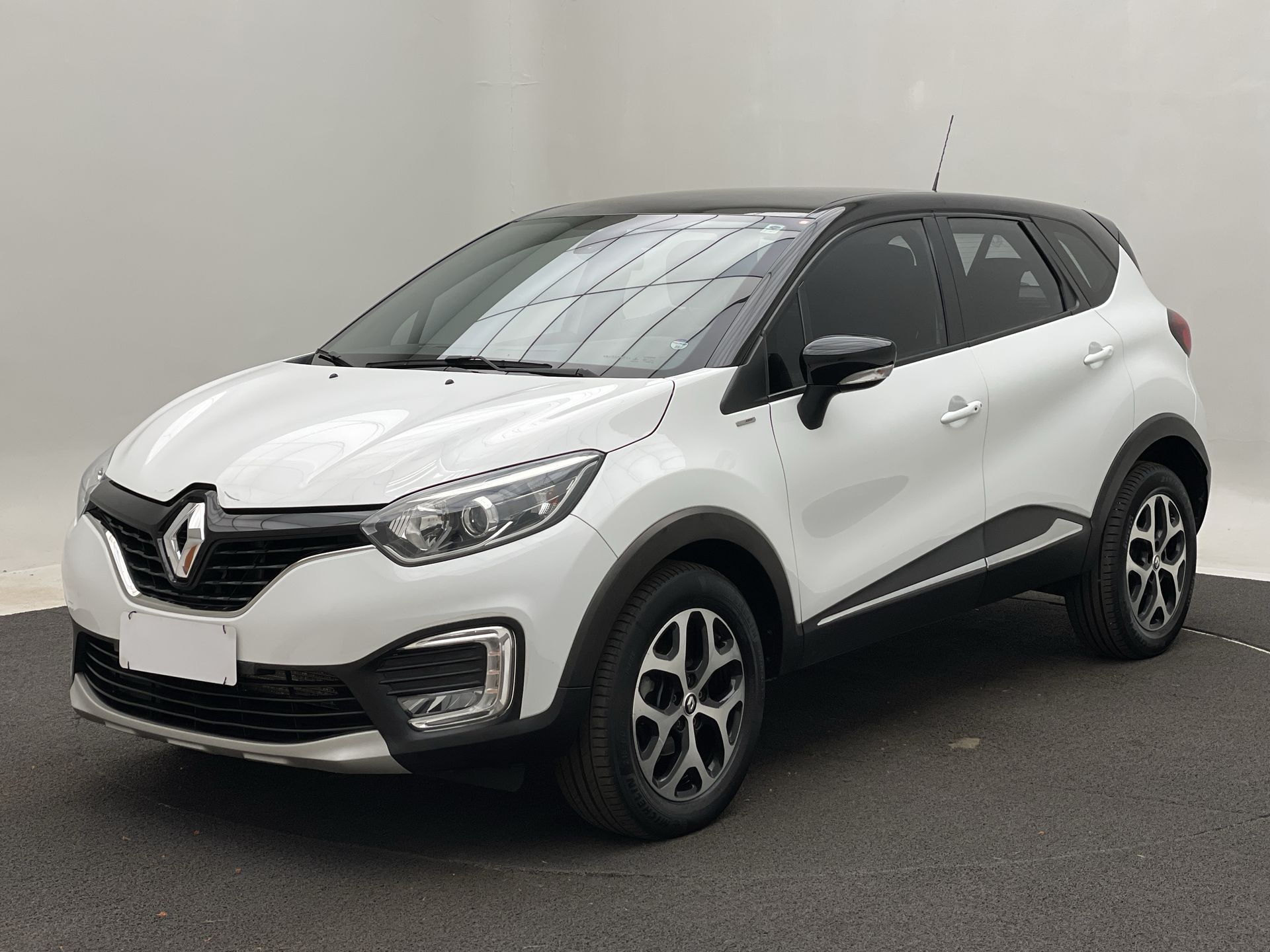 CAPTUR Intense Bose 1.6 16V Flex 5p Aut.
