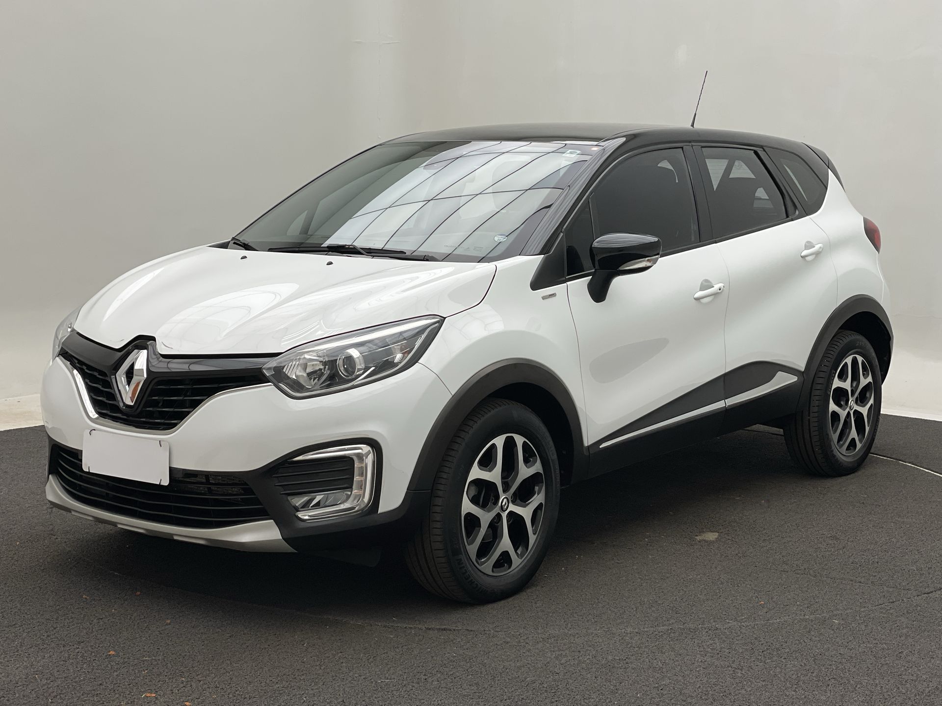 CAPTUR Intense Bose 1.6 16V Flex 5p Aut.