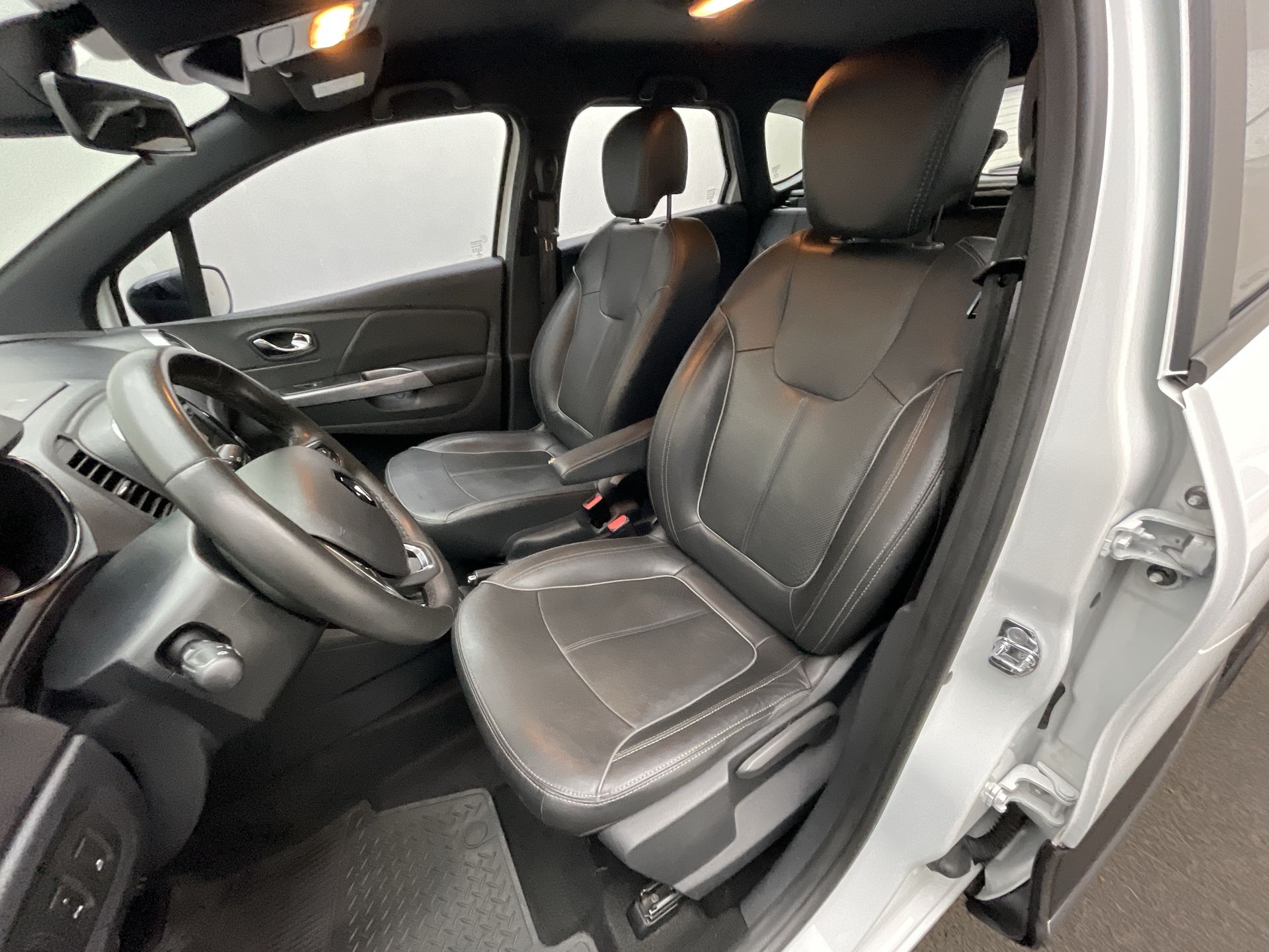 CAPTUR Intense Bose 1.6 16V Flex 5p Aut.