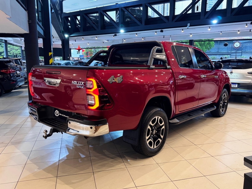 Toyota-HILUX-2.8 D-4D TURBO DIESEL CD SRX 4X4 AUTOMÁTICO
