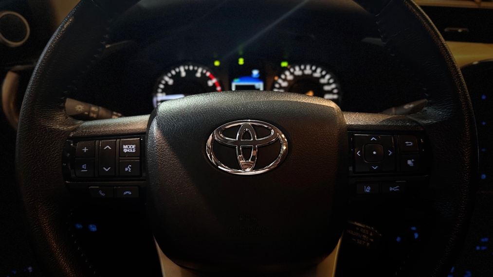 Toyota-HILUX-2.8 D-4D TURBO DIESEL CD SRX 4X4 AUTOMÁTICO