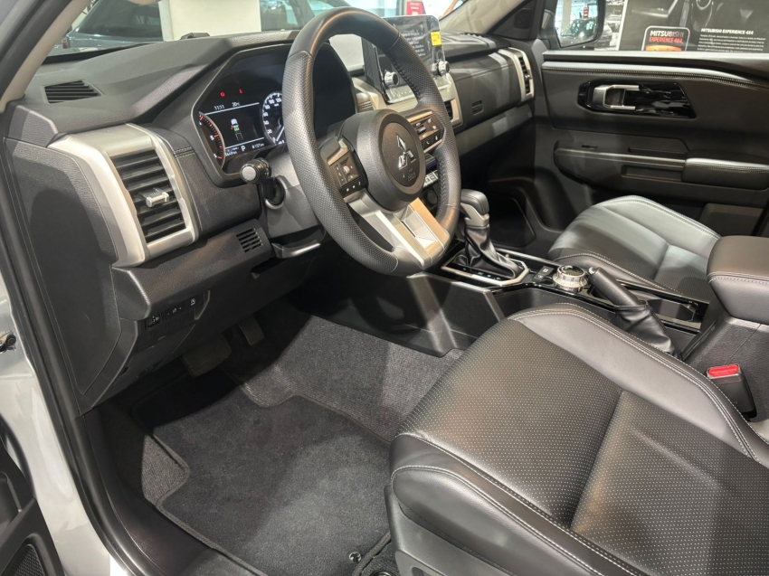 Mitsubishi-TRITON-2.4 BITURBO DIESEL CD HPE-S 4X4 AUTOMÁTICO