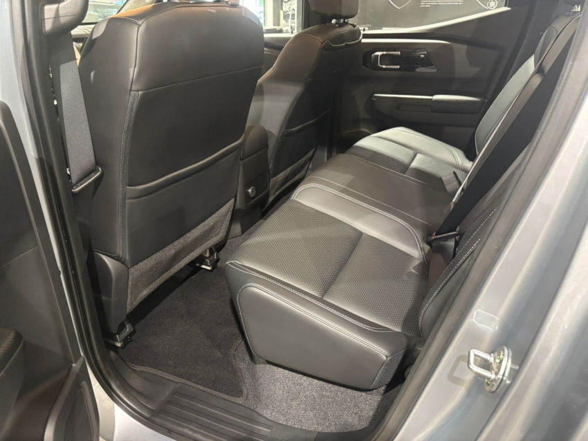 Mitsubishi-TRITON-2.4 BITURBO DIESEL CD HPE-S 4X4 AUTOMÁTICO