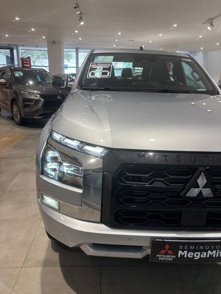 Mitsubishi-TRITON-2.4 BITURBO DIESEL CD HPE-S 4X4 AUTOMÁTICO
