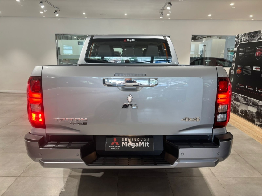 Mitsubishi-TRITON-2.4 BITURBO DIESEL CD HPE-S 4X4 AUTOMÁTICO