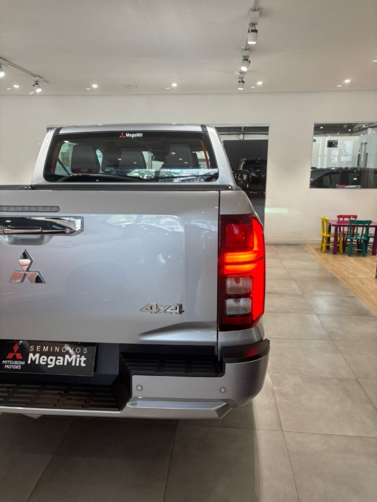 Mitsubishi-TRITON-2.4 BITURBO DIESEL CD HPE-S 4X4 AUTOMÁTICO