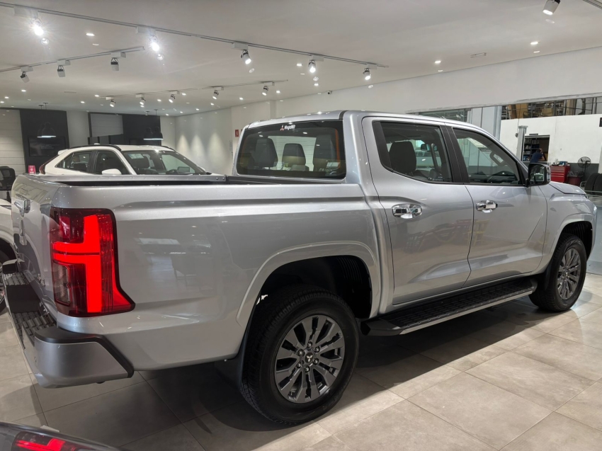 Mitsubishi-TRITON-2.4 BITURBO DIESEL CD HPE-S 4X4 AUTOMÁTICO