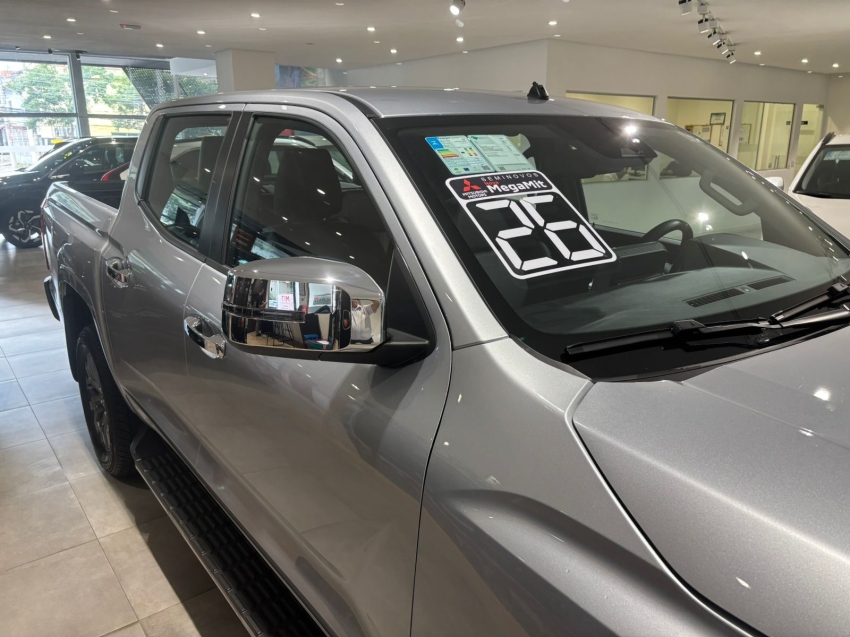 Mitsubishi-TRITON-2.4 BITURBO DIESEL CD HPE-S 4X4 AUTOMÁTICO