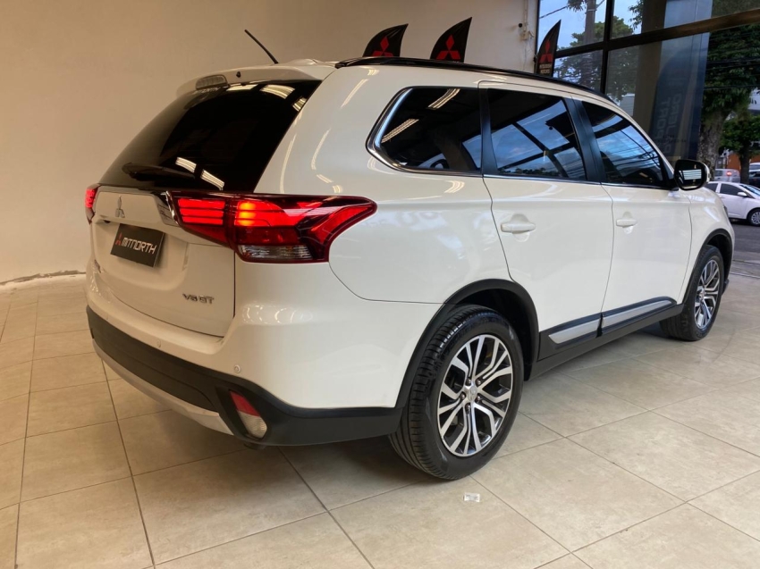 Mitsubishi-OUTLANDER-3.0 GT 4X4 V6 24V GASOLINA 4P AUTOMÁTICO