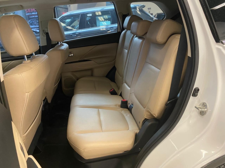 Mitsubishi-OUTLANDER-3.0 GT 4X4 V6 24V GASOLINA 4P AUTOMÁTICO