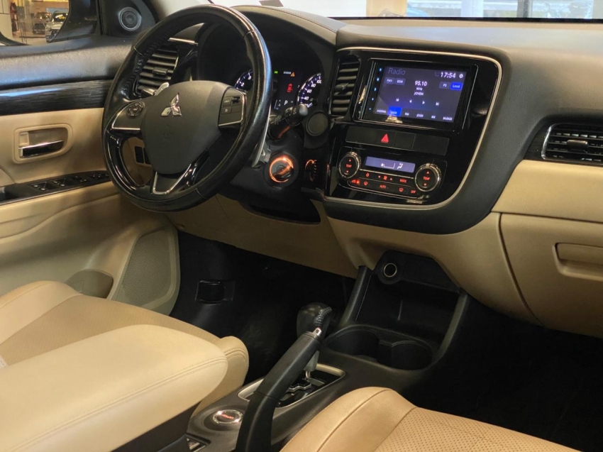 Mitsubishi-OUTLANDER-3.0 GT 4X4 V6 24V GASOLINA 4P AUTOMÁTICO