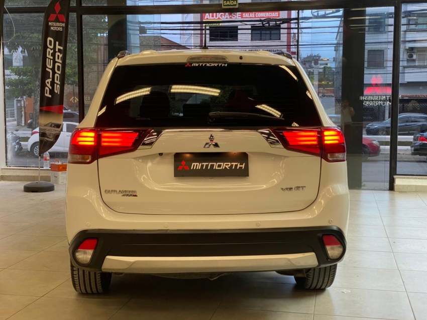 Mitsubishi-OUTLANDER-3.0 GT 4X4 V6 24V GASOLINA 4P AUTOMÁTICO
