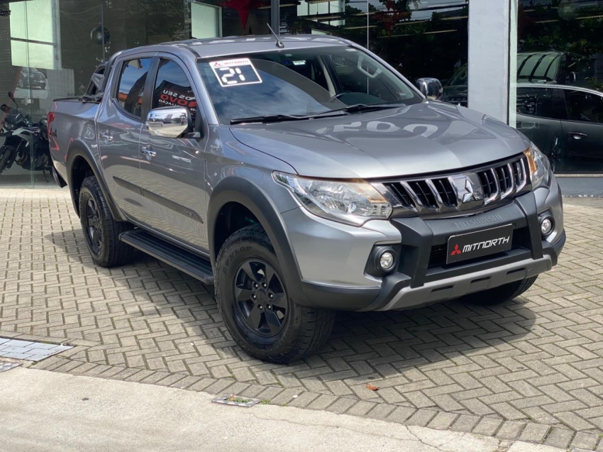 Mitsubishi-L200 TRITON-2.4 16V TURBO DIESEL OUTDOOR HPE CD 4X4 AUTOMÁTICO