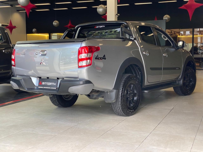 Mitsubishi-L200 TRITON-2.4 16V TURBO DIESEL OUTDOOR HPE CD 4X4 AUTOMÁTICO