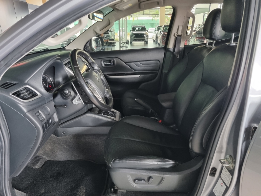 Mitsubishi-L200 TRITON-2.4 16V TURBO DIESEL SPORT HPE CD 4P 4X4 AUTOMÁTICO