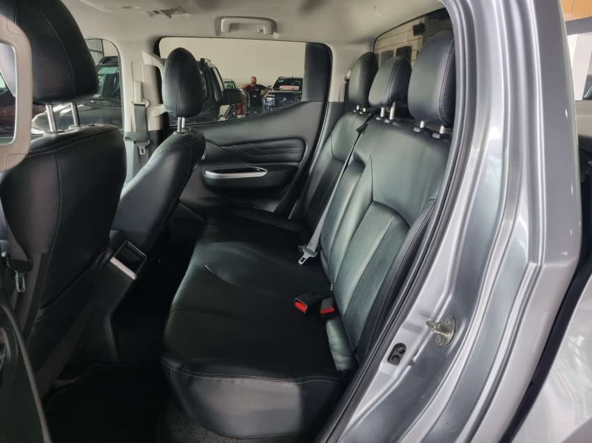 Mitsubishi-L200 TRITON-2.4 16V TURBO DIESEL SPORT HPE CD 4P 4X4 AUTOMÁTICO