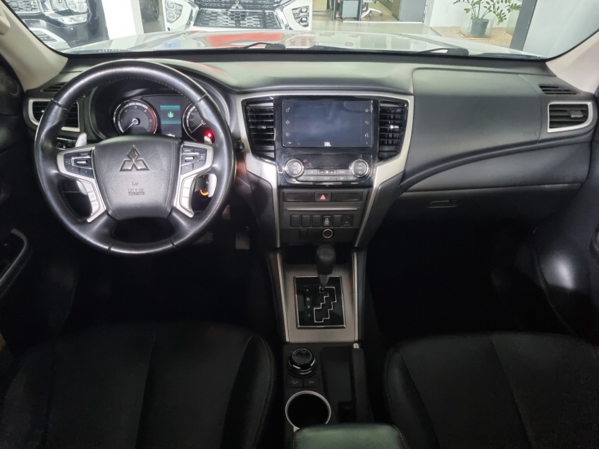 Mitsubishi-L200 TRITON-2.4 16V TURBO DIESEL SPORT HPE CD 4P 4X4 AUTOMÁTICO