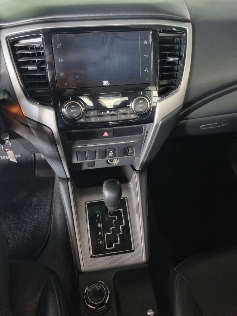 Mitsubishi-L200 TRITON-2.4 16V TURBO DIESEL SPORT HPE CD 4P 4X4 AUTOMÁTICO