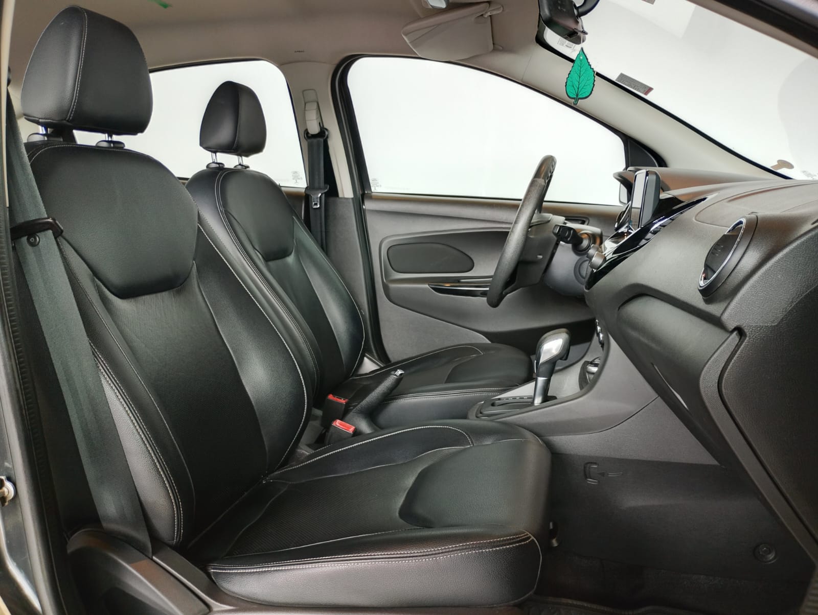 Ford-KA-Ka 1.5 Sedan TITANIUM 12V Flex 4p Aut.