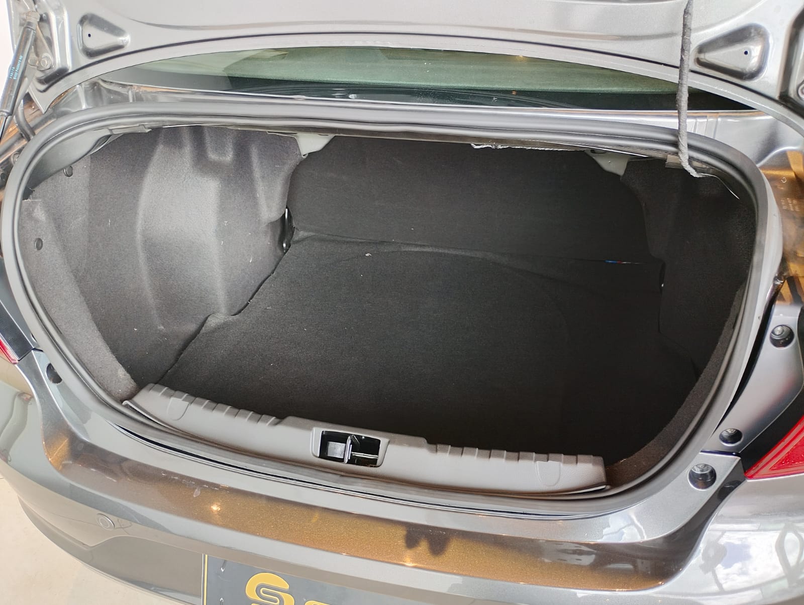 Ford-KA-Ka 1.5 Sedan TITANIUM 12V Flex 4p Aut.