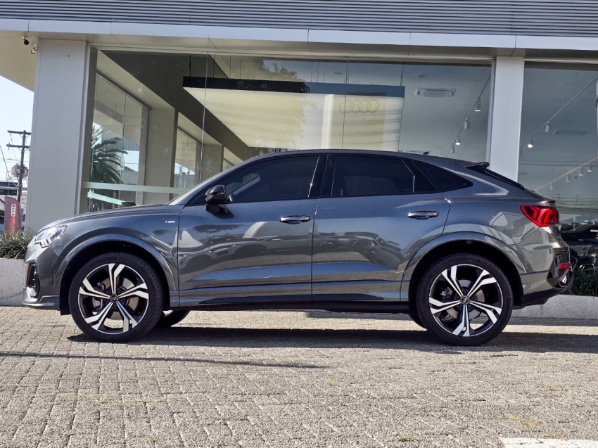 Audi-Q3-2.0 40 TFSI GASOLINA SPORTBACK PERFORMANCE BLACK PLUS QUATTRO TIPTRONIC