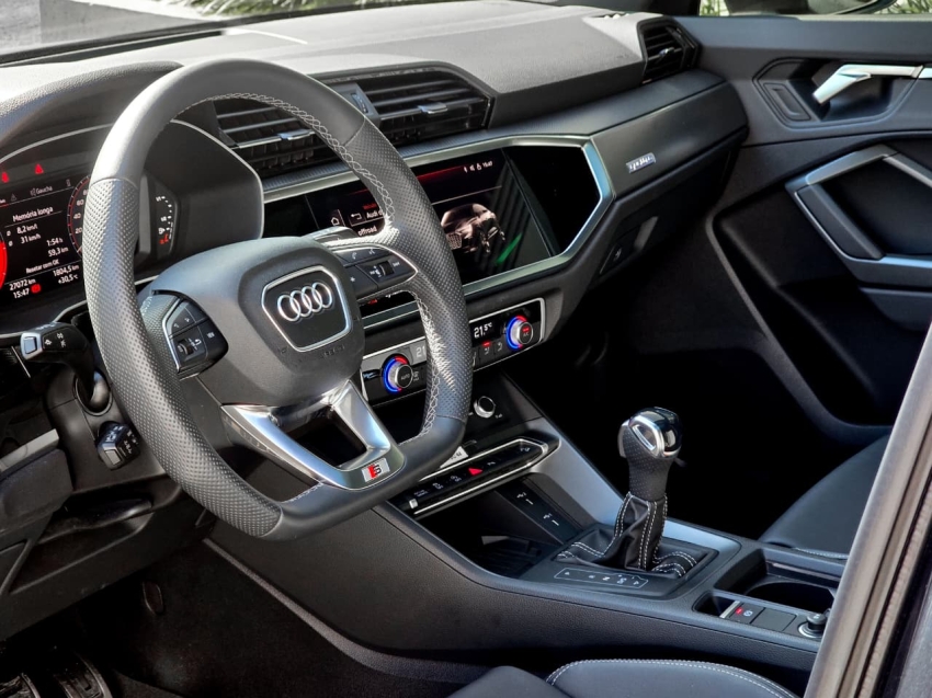 Audi-Q3-2.0 40 TFSI GASOLINA SPORTBACK PERFORMANCE BLACK PLUS QUATTRO TIPTRONIC