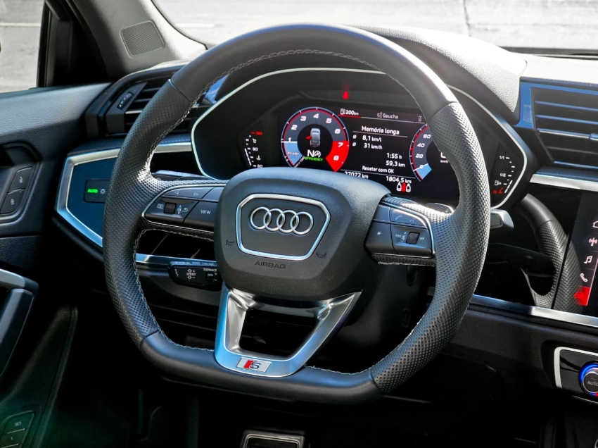 Audi-Q3-2.0 40 TFSI GASOLINA SPORTBACK PERFORMANCE BLACK PLUS QUATTRO TIPTRONIC