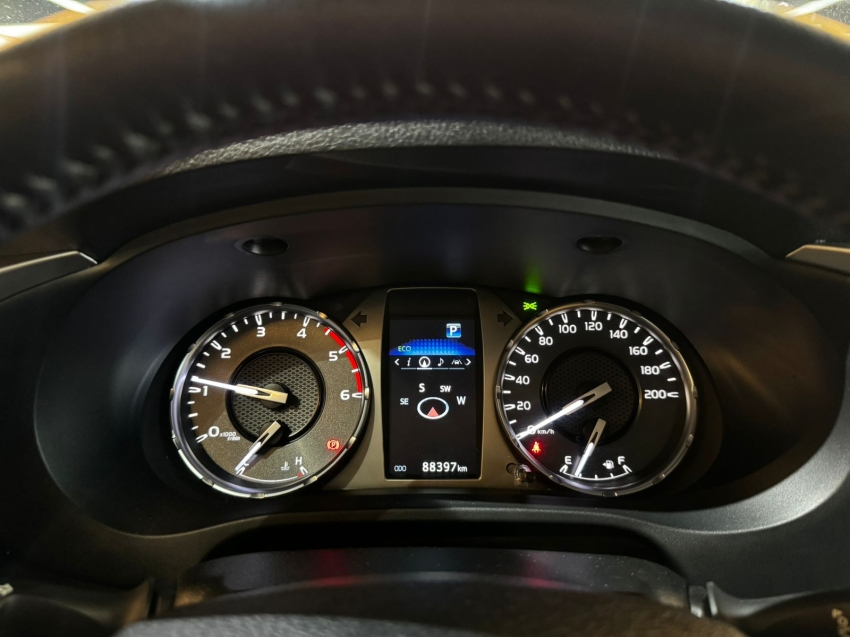 Toyota-HILUX-2.8 D-4D TURBO DIESEL CD SRX 4X4 AUTOMÁTICO