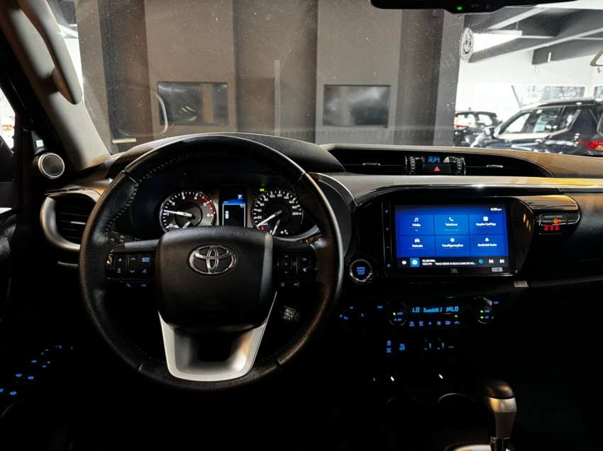 Toyota-HILUX-2.8 D-4D TURBO DIESEL CD SRX 4X4 AUTOMÁTICO